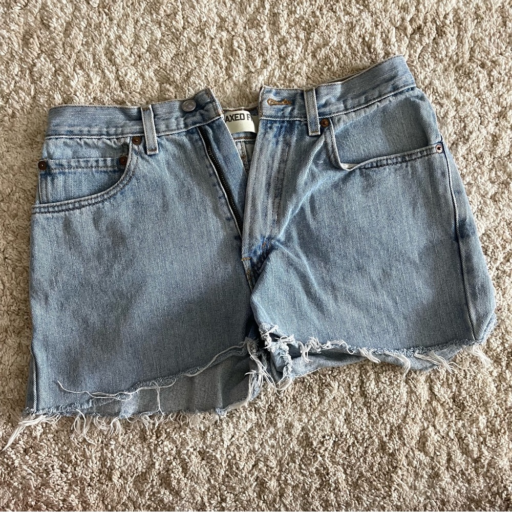Levi relaxed fit 550 jean shorts